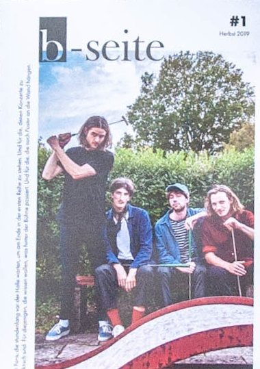 Titelseite der 1. Ausgabe mit der Band Rikas aus Stuttgart. Bild: bseite-magazin.de